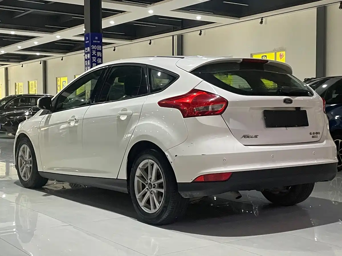 Фото 6 - Ford Focus