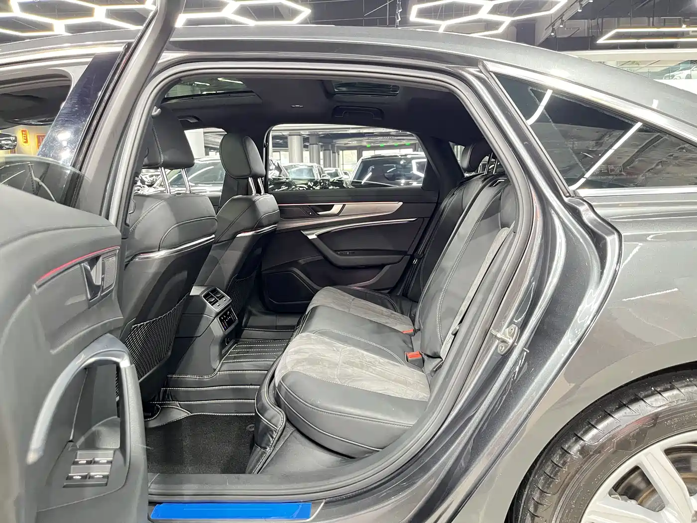 Audi A6L 2021 45 TFSI Exclusive Sport фото 6