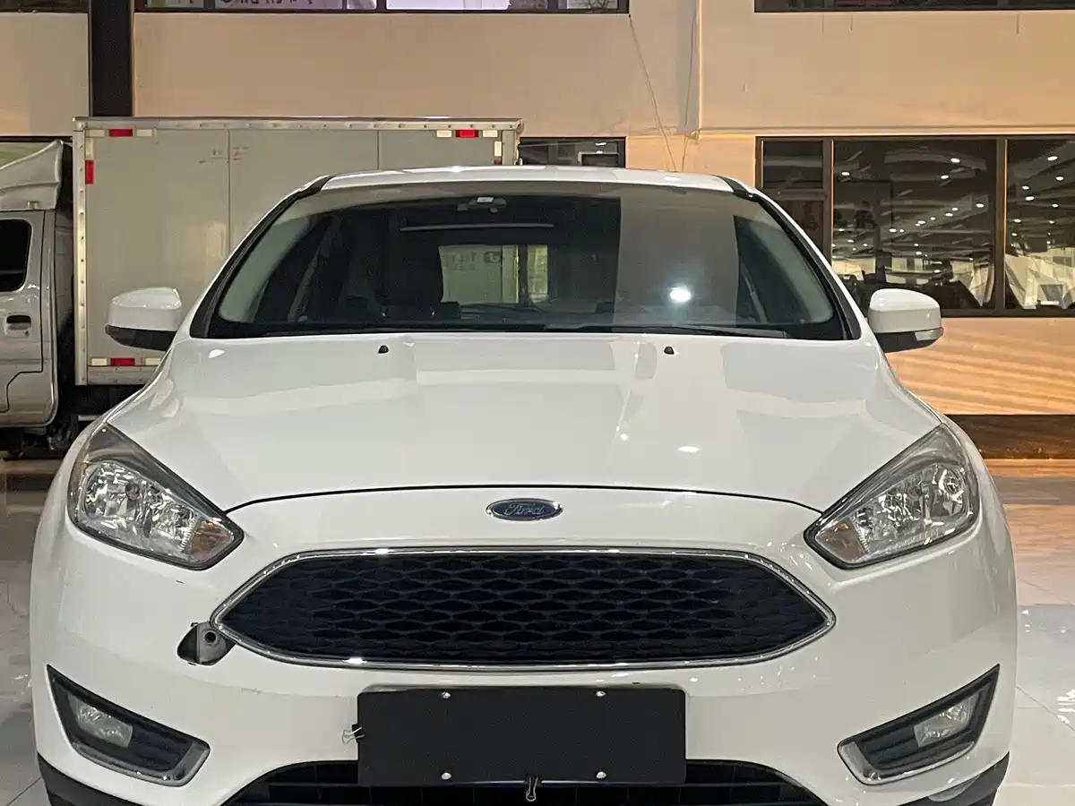 Фото 2 - Ford Focus