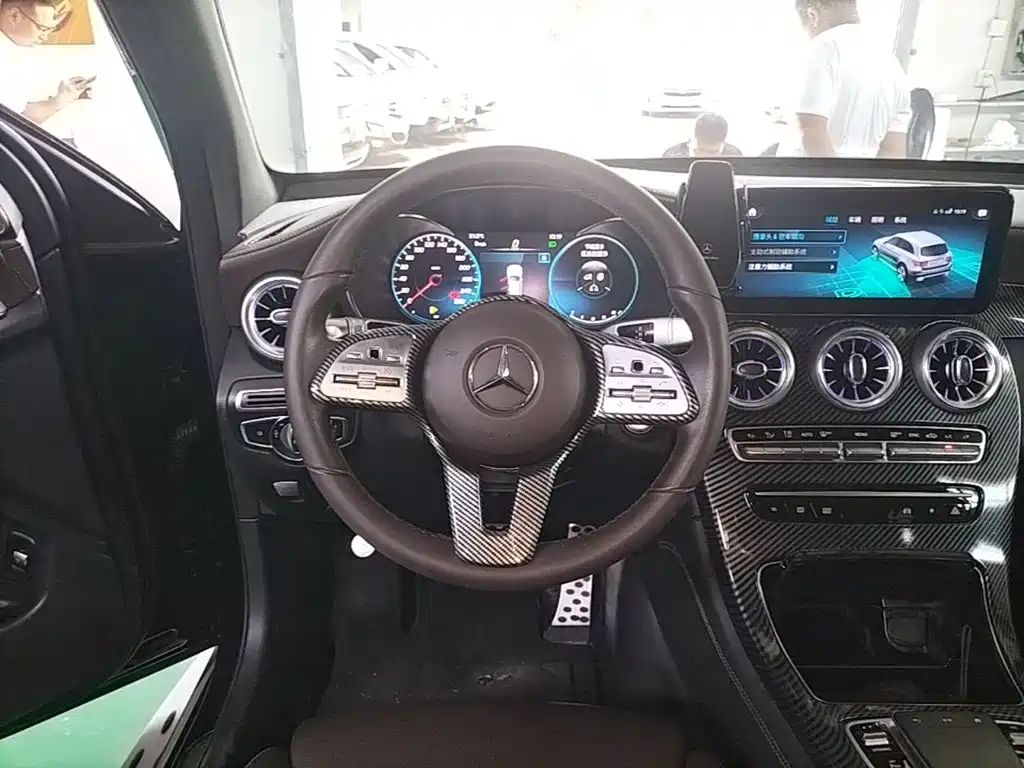 MERCEDES-BENZ GLC
