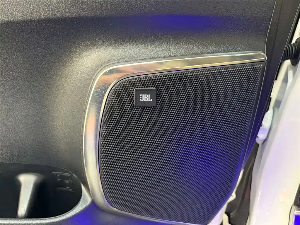 Toyota Vellfire 2021 Crown Hybrid 2.5L HV Premium Edition фото 25
