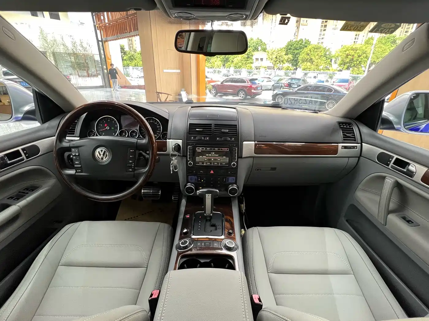 Volkswagen Touareg 2007 4.2L Premium фото 25