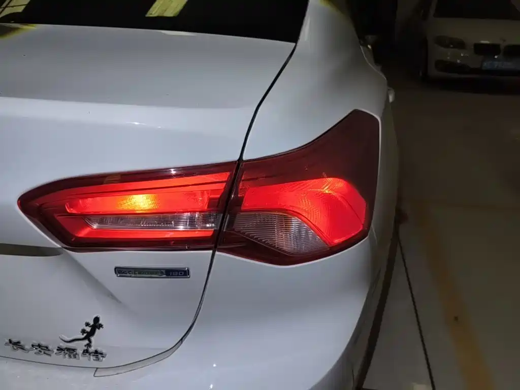 Фото 8 - Ford Focus