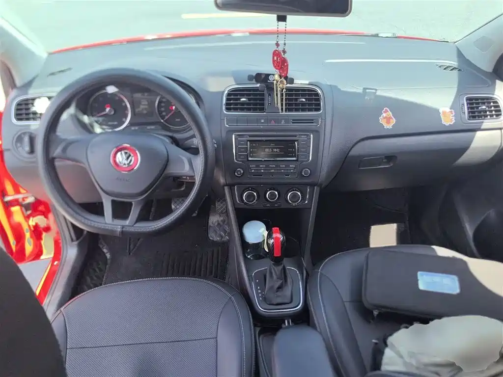 Volkswagen Polo 2014 1.4L Automatic Comfort Edition фото 13