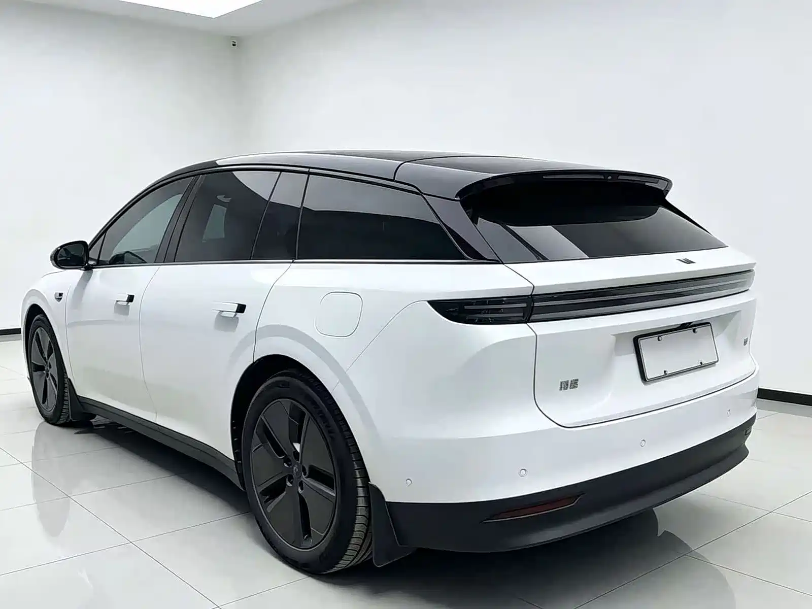 Фото 2 - Li Auto i6