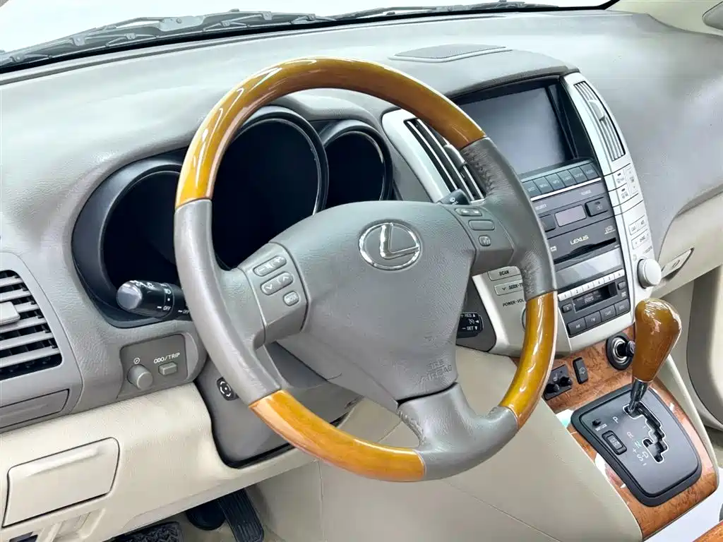 Lexus RX Classic 2006 350 фото 8