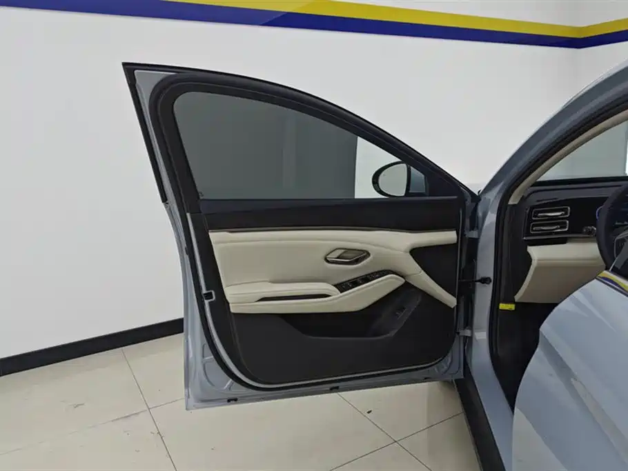 BYD Qin L 2024 DM-i 120KM Superior Edition фото 7