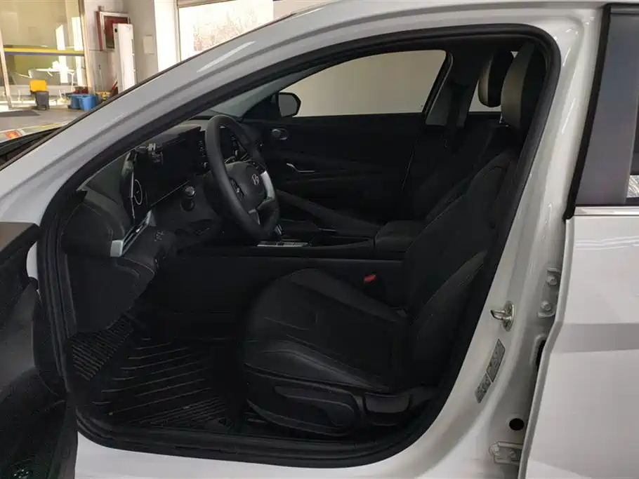 Hyundai Elantra 2023 1.5L CVT GLX Elite Edition фото 9