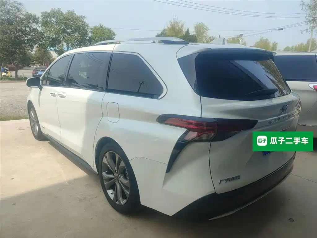 Toyota Sienna 2023 2.5L Hybrid Platinum Edition фото 23