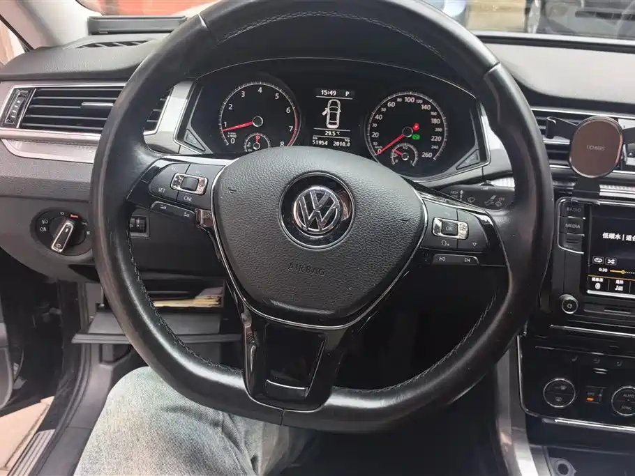 Volkswagen Passat 2016 330TSI DSG Honor Edition фото 14