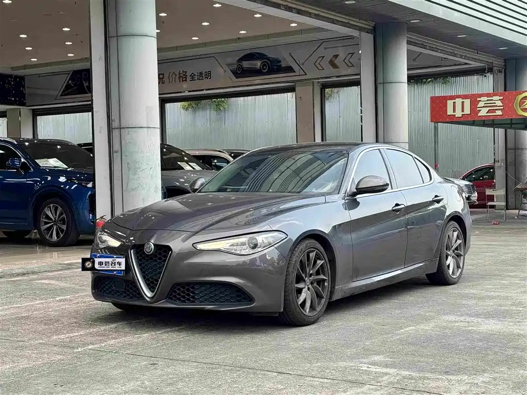 Фото 1 - Alfa Romeo Giulia