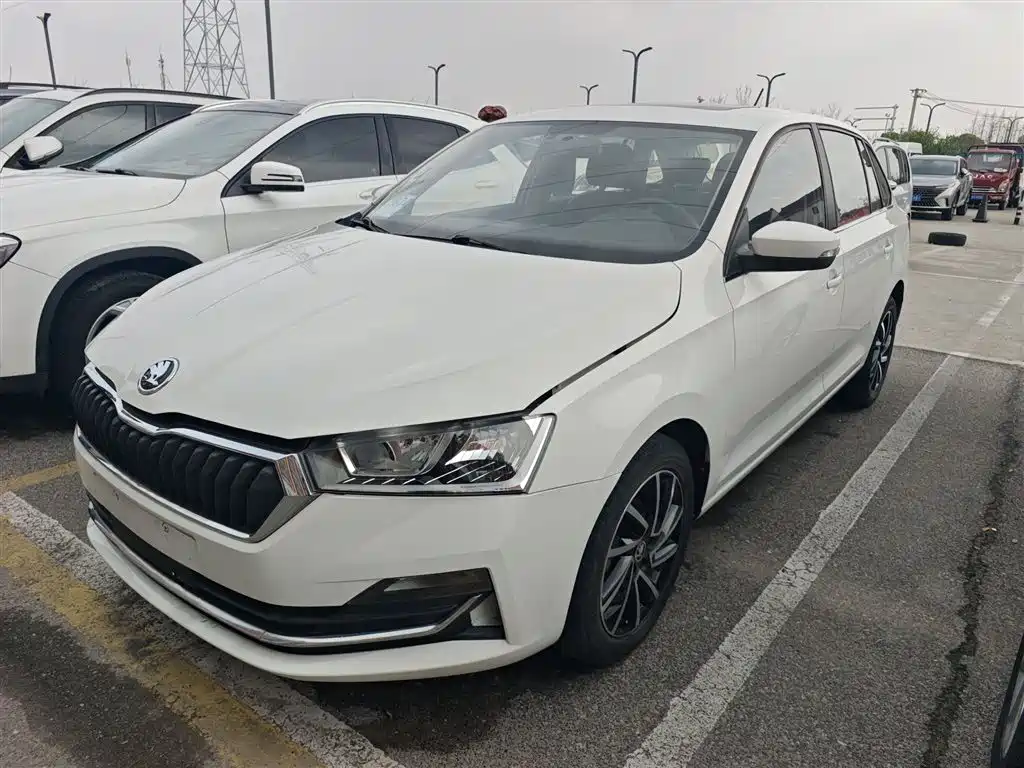 Škoda Skoda Rapid Spaceback 2020 1.5L Auto Comfort фото 2