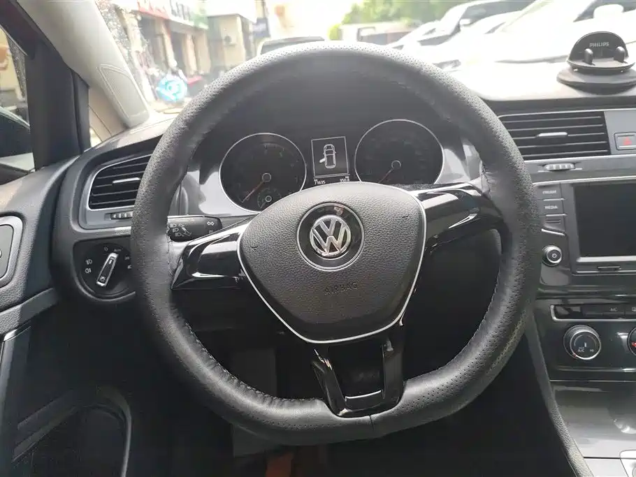 Volkswagen Golf 2017 230TSI Auto Comfort Millionth Anniversary Edition фото 15