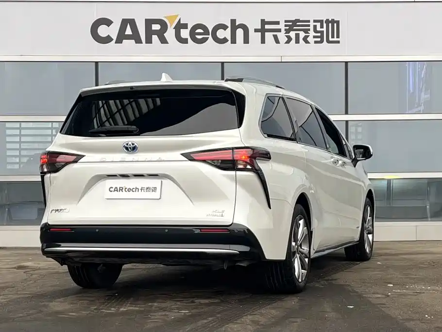 Toyota Sienna 2021 2.5L Hybrid Luxury Edition фото 3