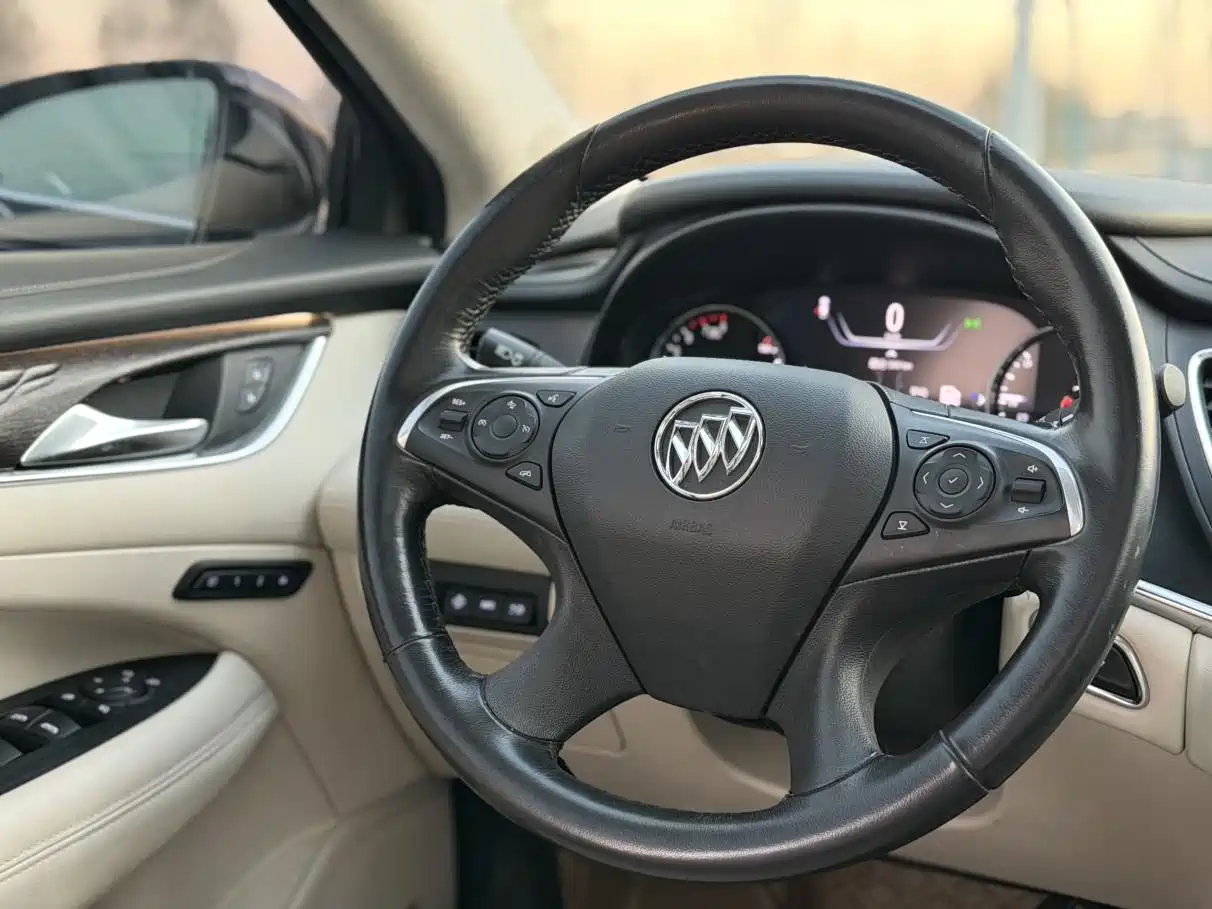 Photo 14 - Buick LaCrosse