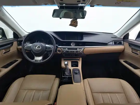 Lexus ES 2015 300h Comfort Edition фото 5