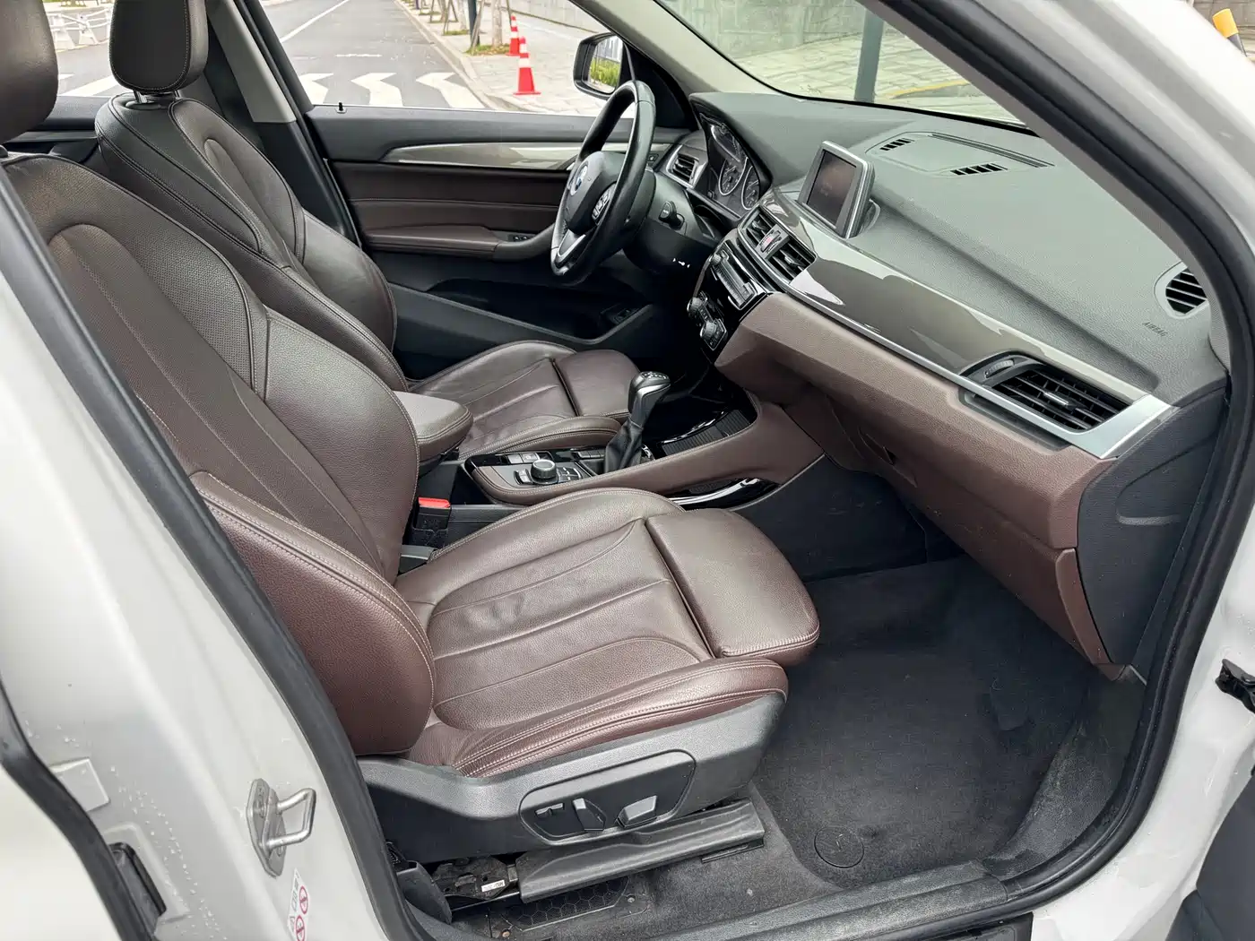 BMW X1 2018 sDrive18Li Premium Model фото 12