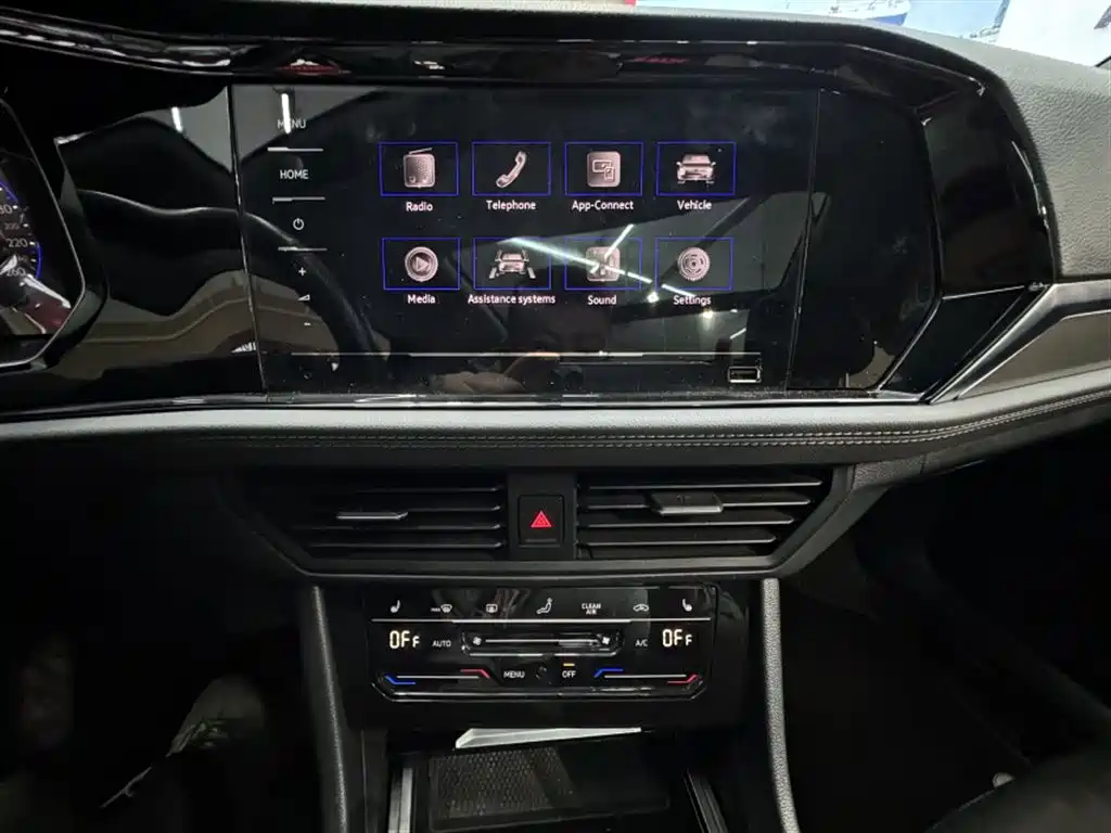Volkswagen Sagitar 2021 280TSI DSG Luxury Smart Connect фото 18