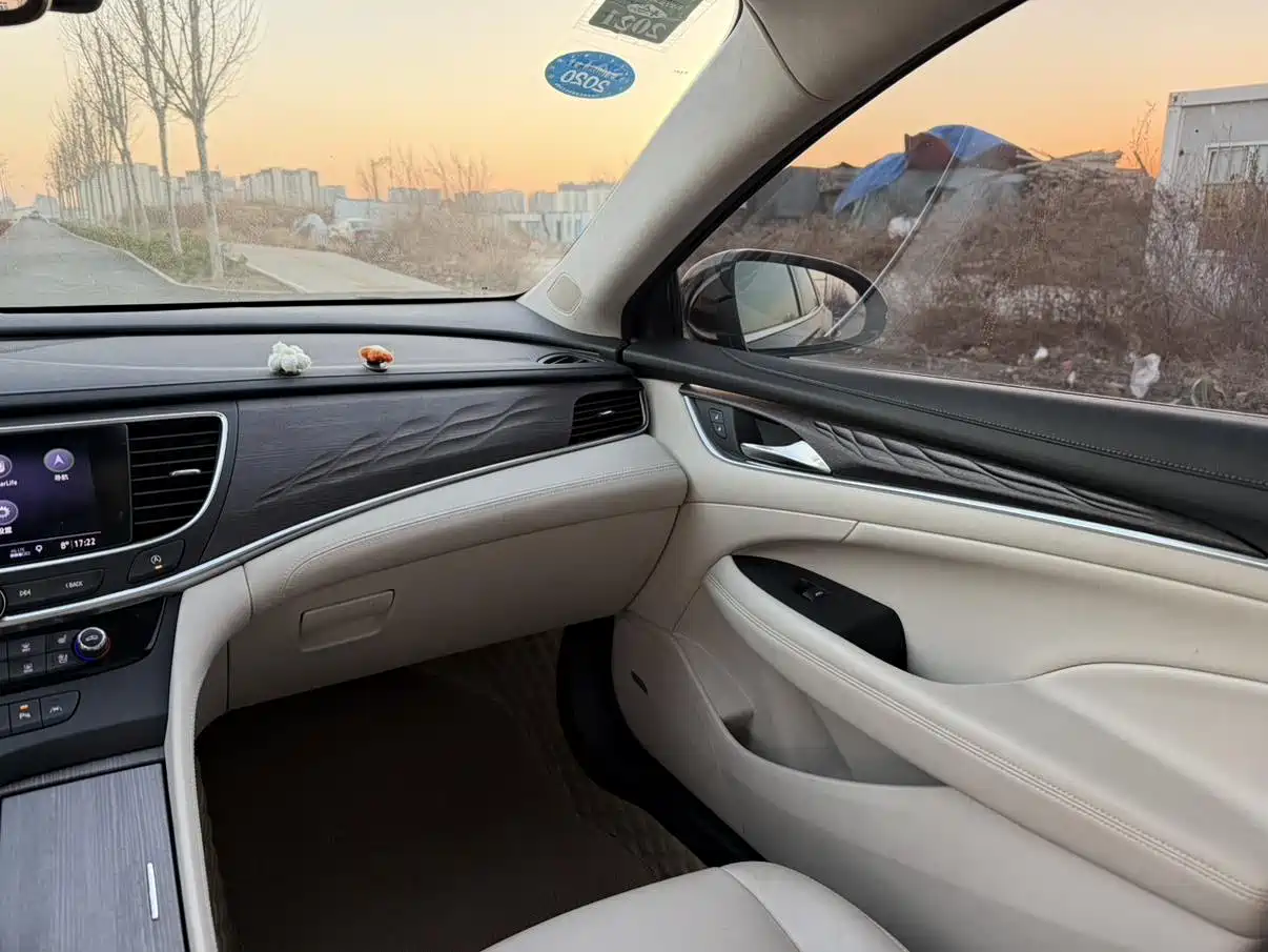 Photo 13 - Buick LaCrosse