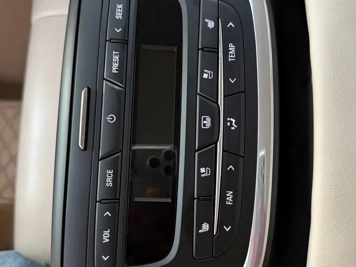 Photo 19 - Buick LaCrosse