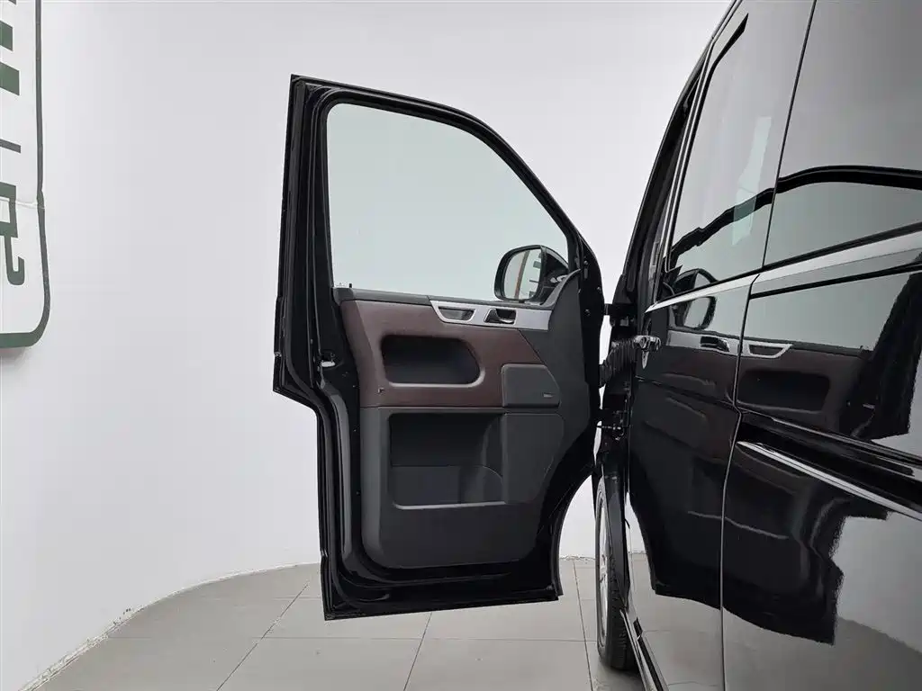 Volkswagen Multivan 2012 2.0TSI 2WD Luxury Edition фото 8