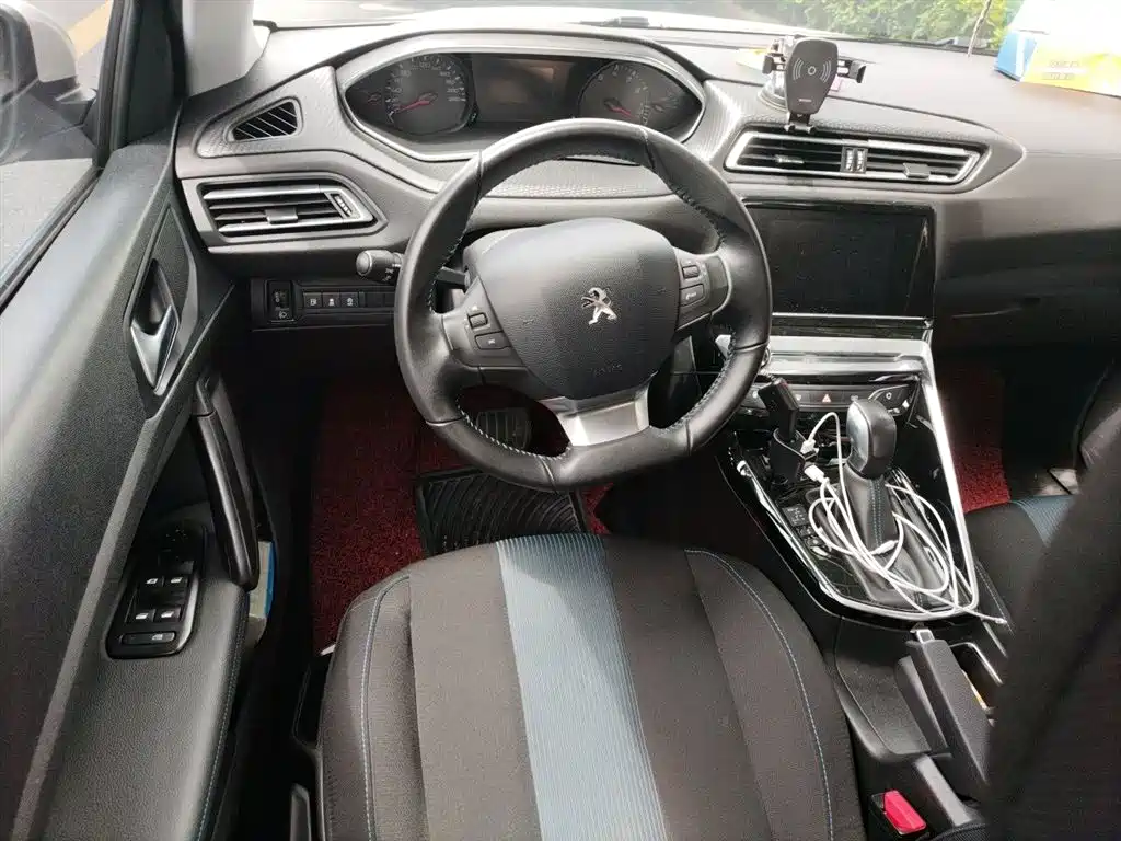 Peugeot 308 2018 1.6L Auto Luxury Edition фото 3