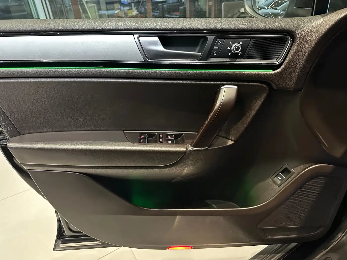 Volkswagen Touareg 2017 3.0TSI Explorer Edition фото 16