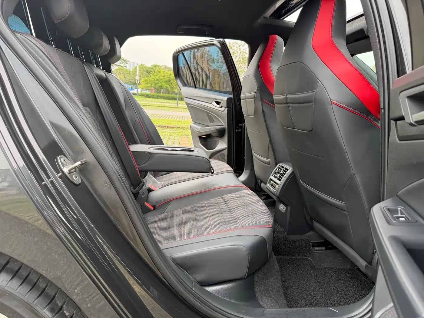 Volkswagen Golf GTI 2023 380TSI DSG GTI фото 14