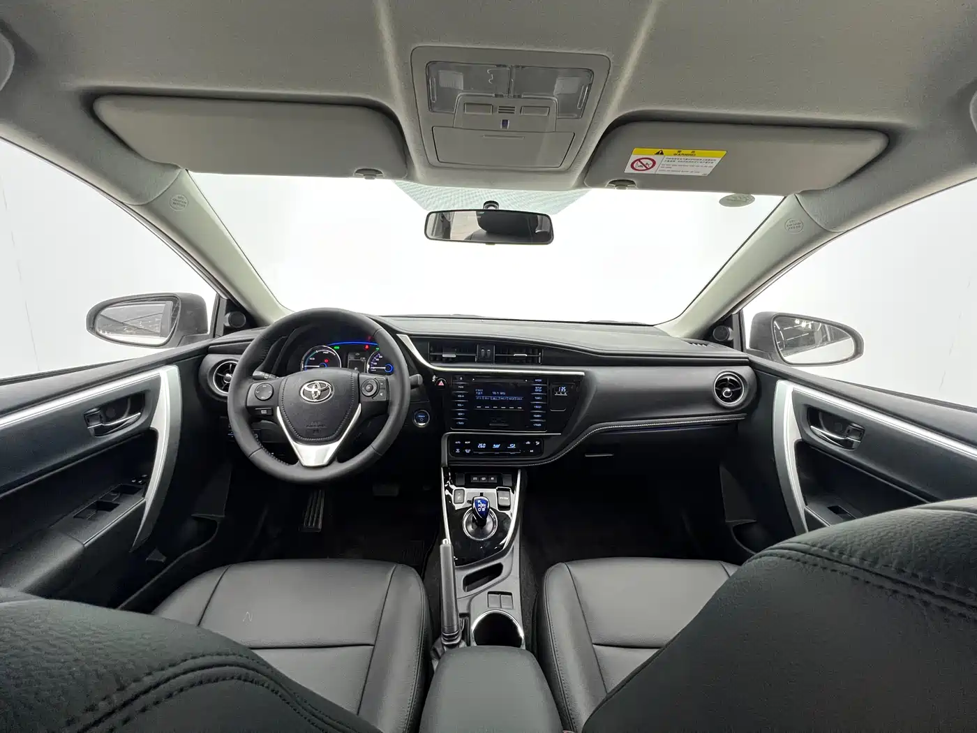 Toyota Corolla 2018 Hybrid 1.8L E-CVT Smart Edition фото 16