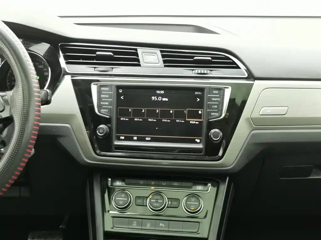 Volkswagen Touran 2018 Touran L 280TSI DSG Comfort 7-seater China V фото 12