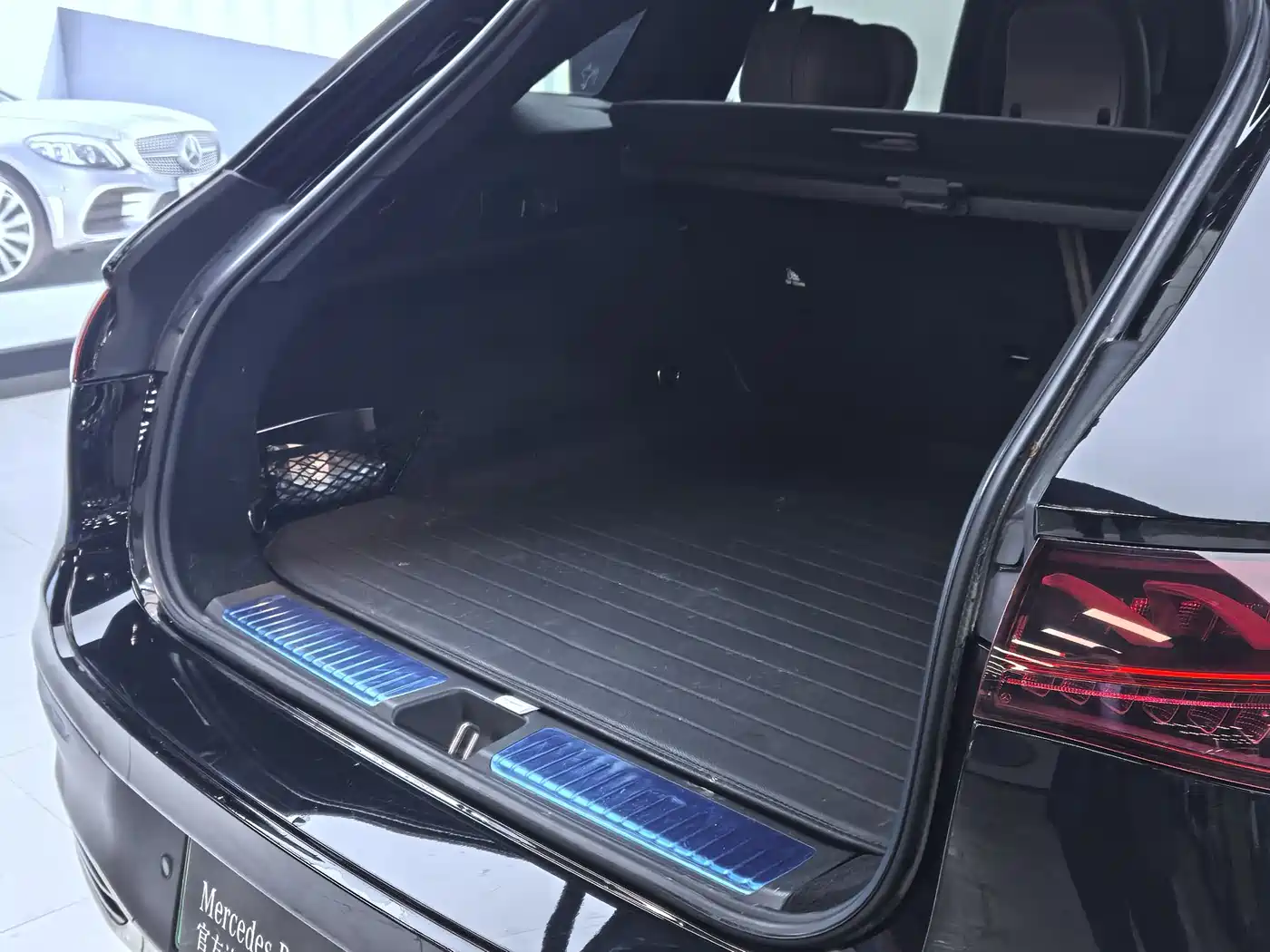 MERCEDES-BENZ EQE SUV