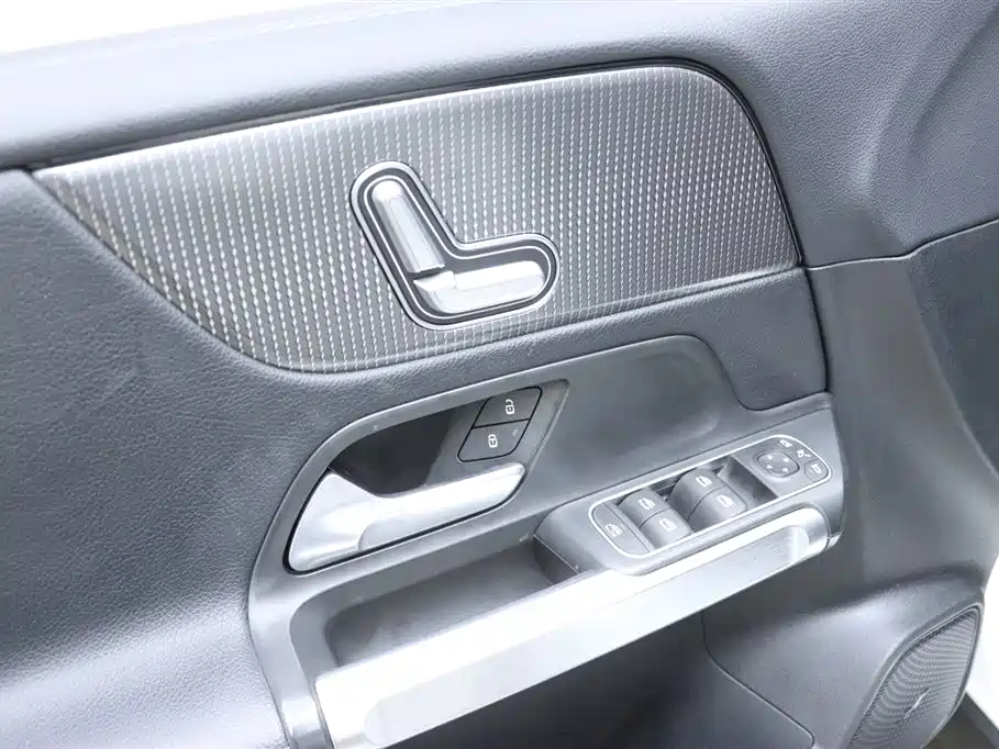 Mercedes-Benz GLB 2020 GLB 200 Dynamic фото 13