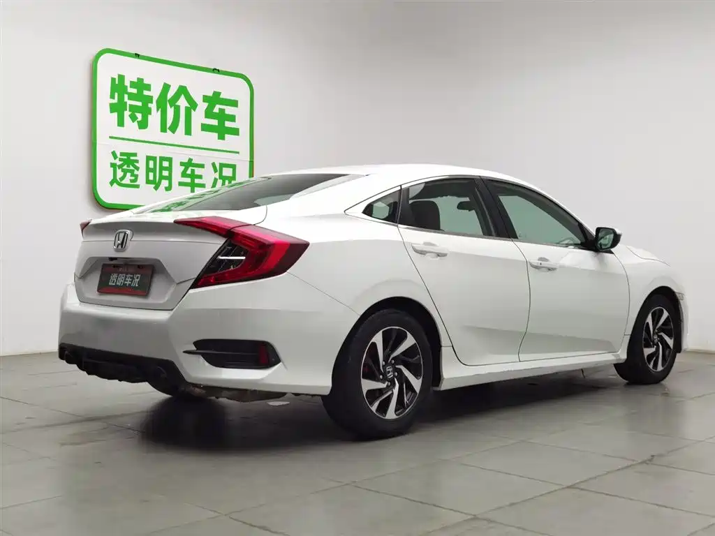 Honda Civic 2016 220TURBO CVT Luxury Edition фото 2