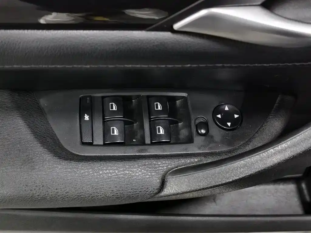 BMW X1 2015 Model sDrive18i Fashion Advanced Edition фото 9
