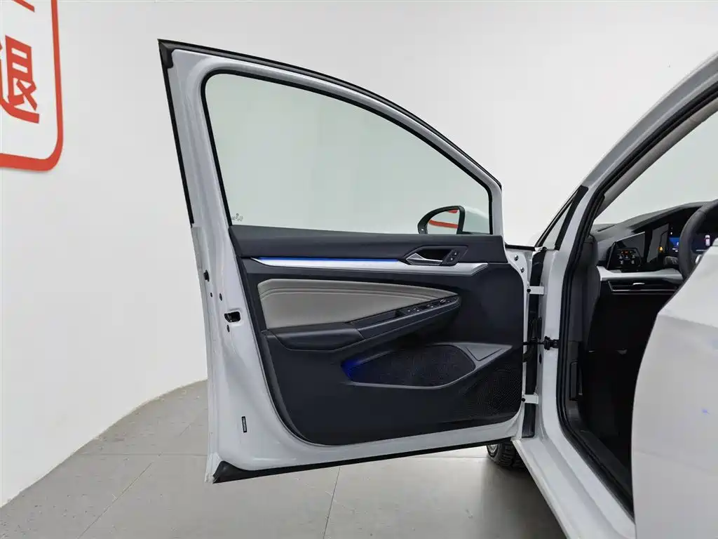 Volkswagen Golf 2023 Facelift 280TSI DSG Pro фото 8