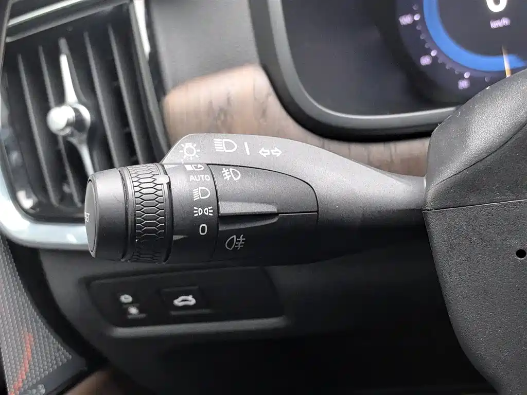 Volvo S90 2023 B5 Intelligent Vision Luxury Edition фото 21