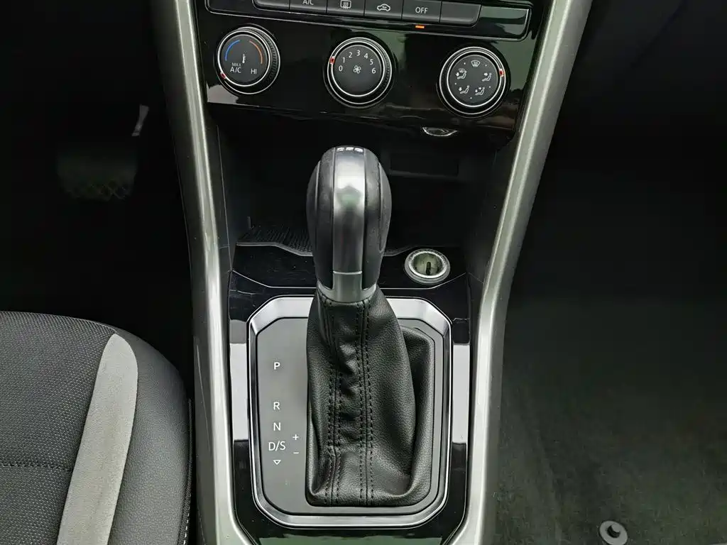 Volkswagen T-ROC 2018 280TSI DSG 2WD Progressive (China V) фото 13