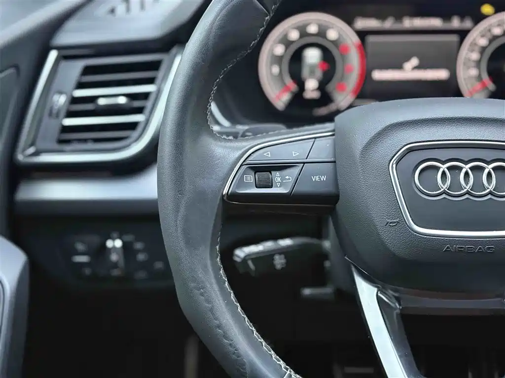 Audi Q5L 2024 Model 40 TFSI Luxury Dynamic фото 23