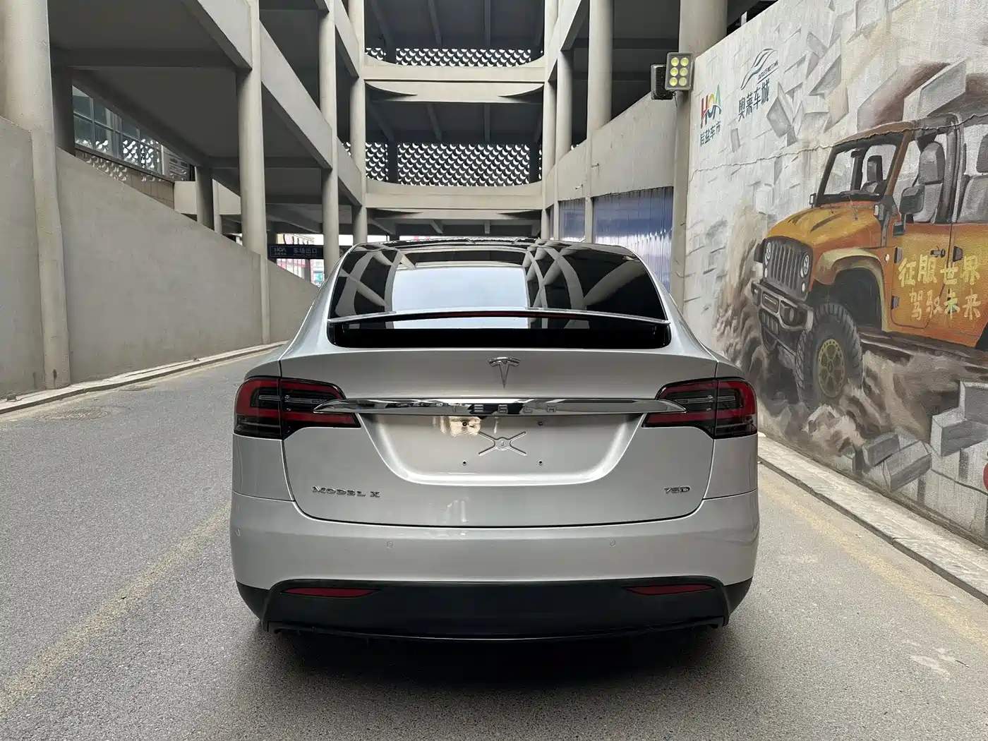 TESLA MODEL X