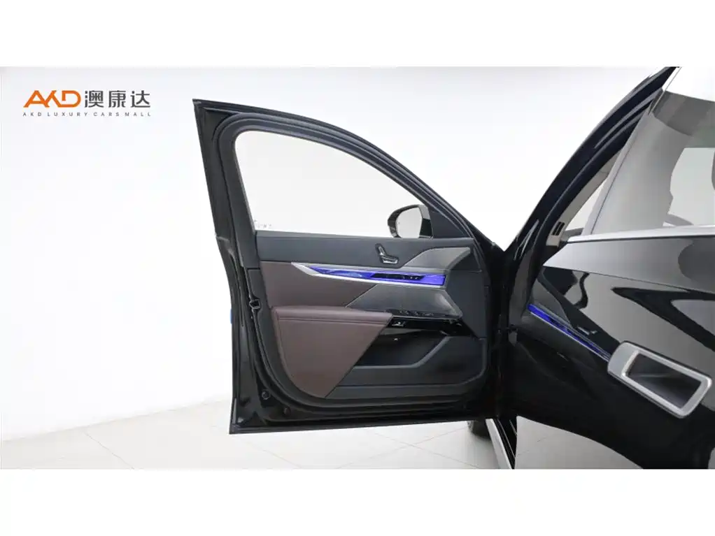BMW 7 Series 2023 Model 740Li Leading M Sport Package фото 10