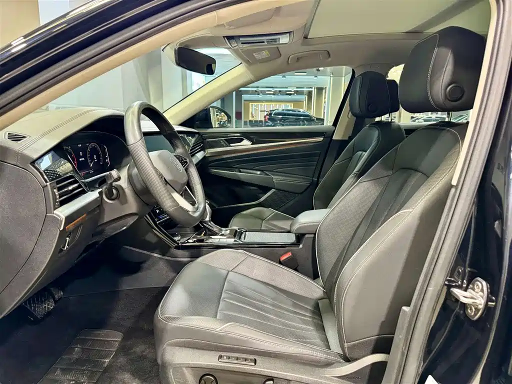 Volkswagen Passat 2024 380TSI Luxury фото 18