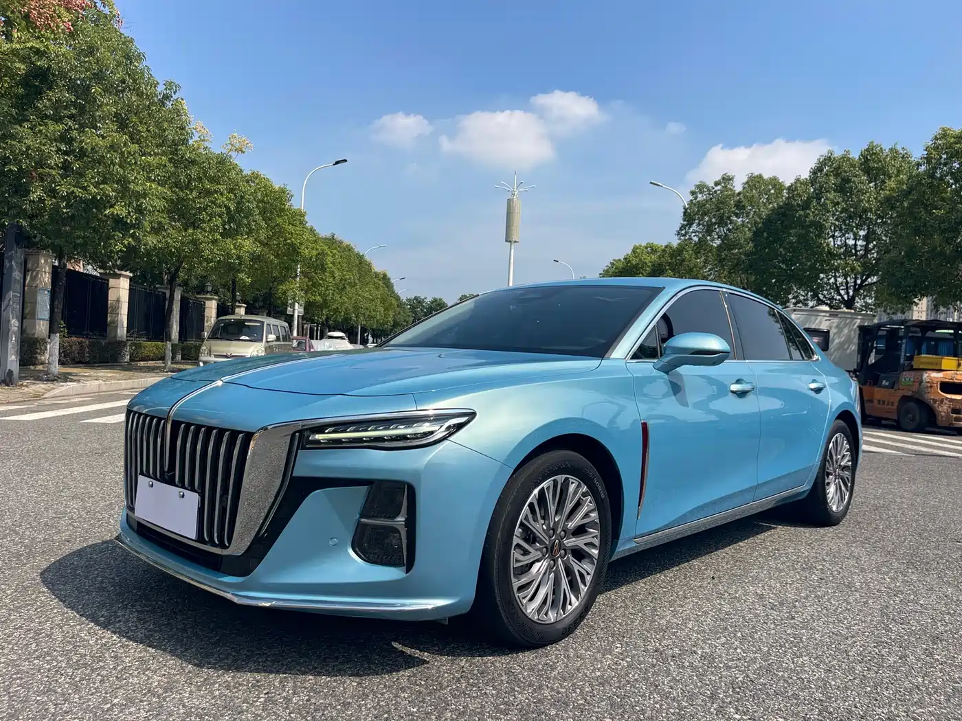 Hongqi H5 2023 2.0T Auto Smart Connect Flag Comfort