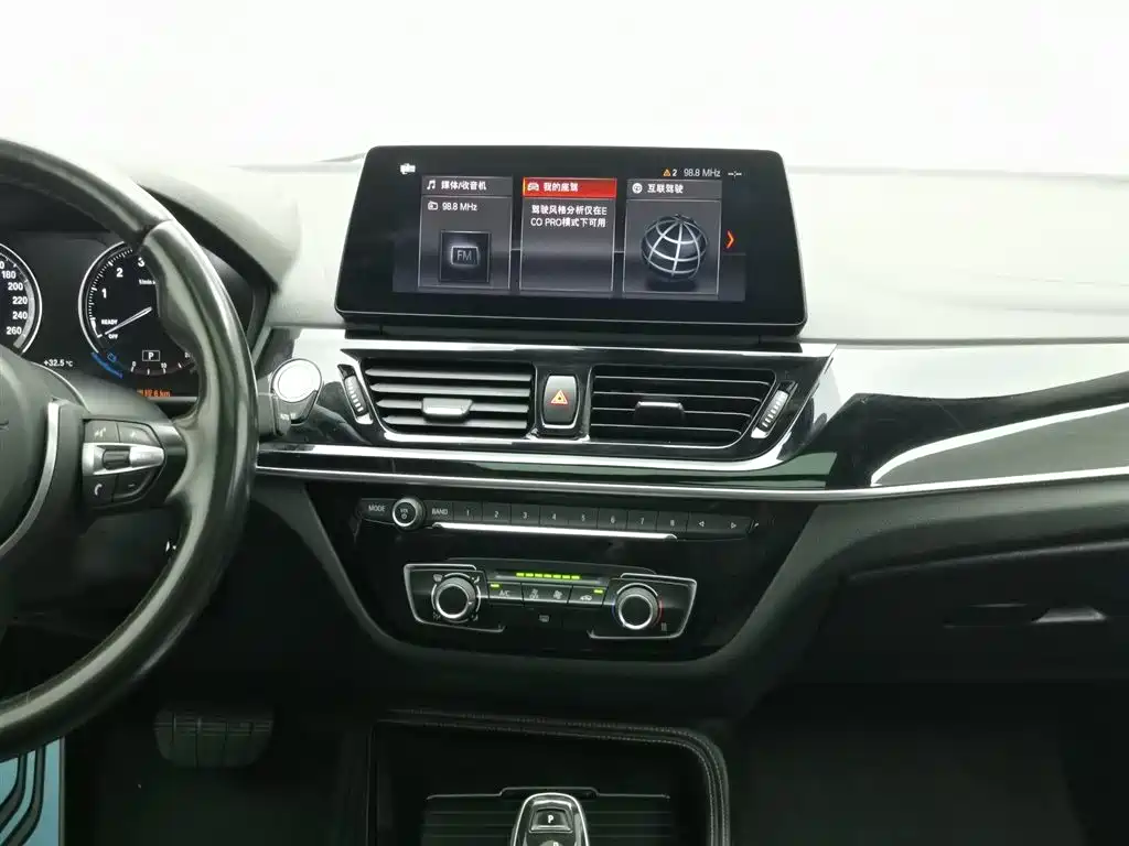 BMW 1 Series 2022 120i M Sport Shadow Edition фото 12