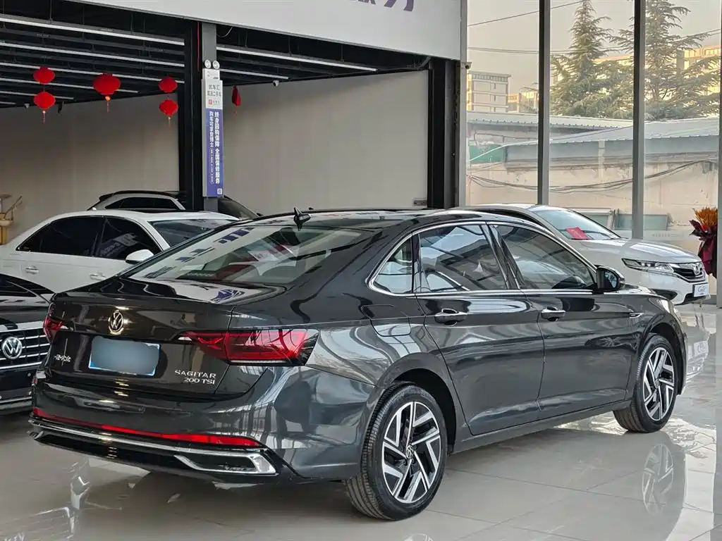 VOLKSWAGEN SAGITAR