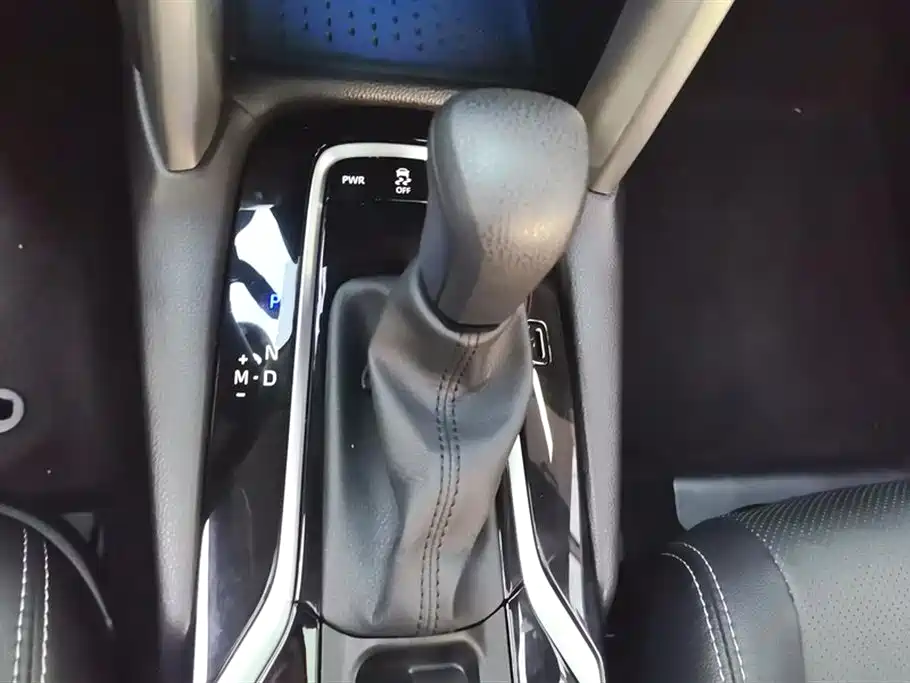 Toyota Frontlander 2023 2.0L CVT Luxury Edition фото 16