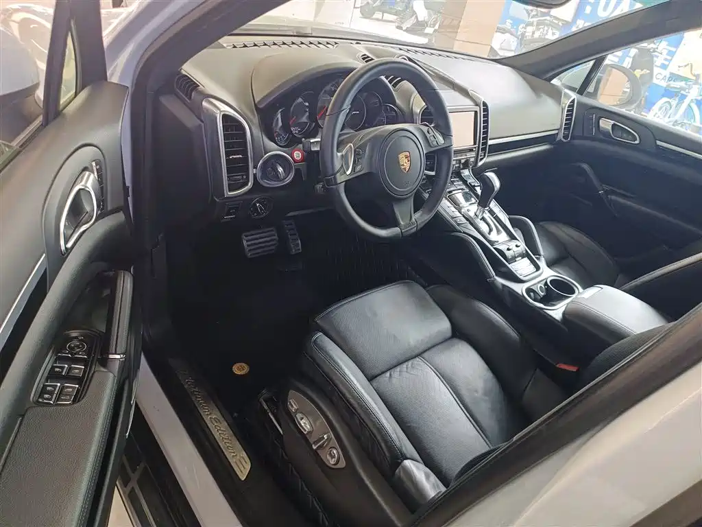 Porsche Cayenne 2014 Cayenne Platinum Edition 3.0T фото 16