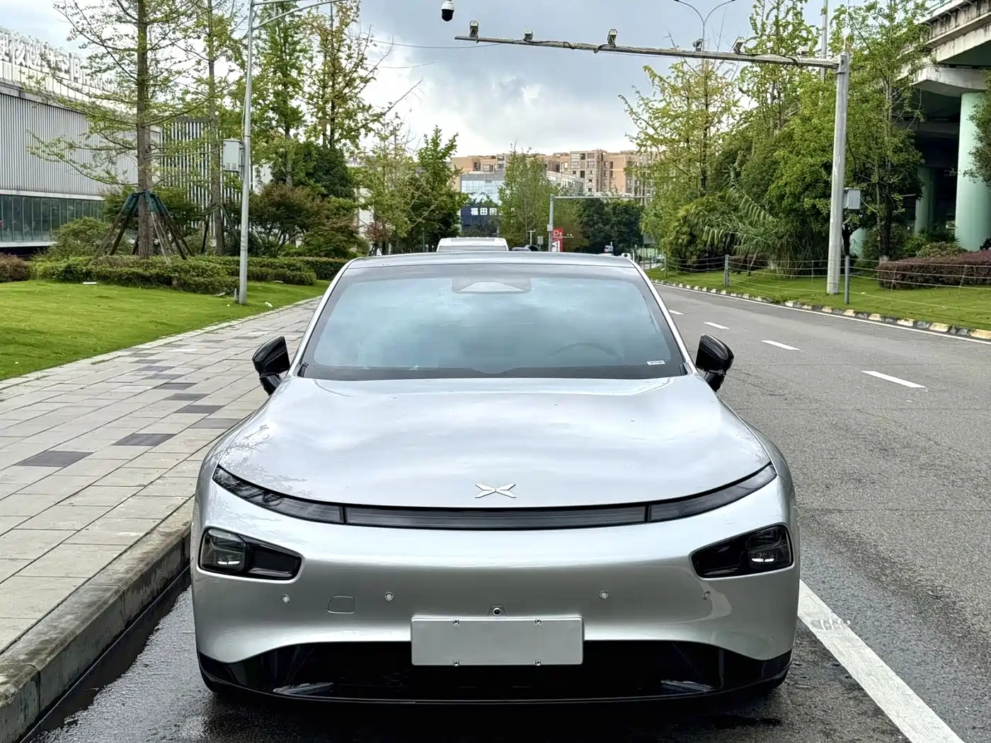 Фото 2 - XPeng P7