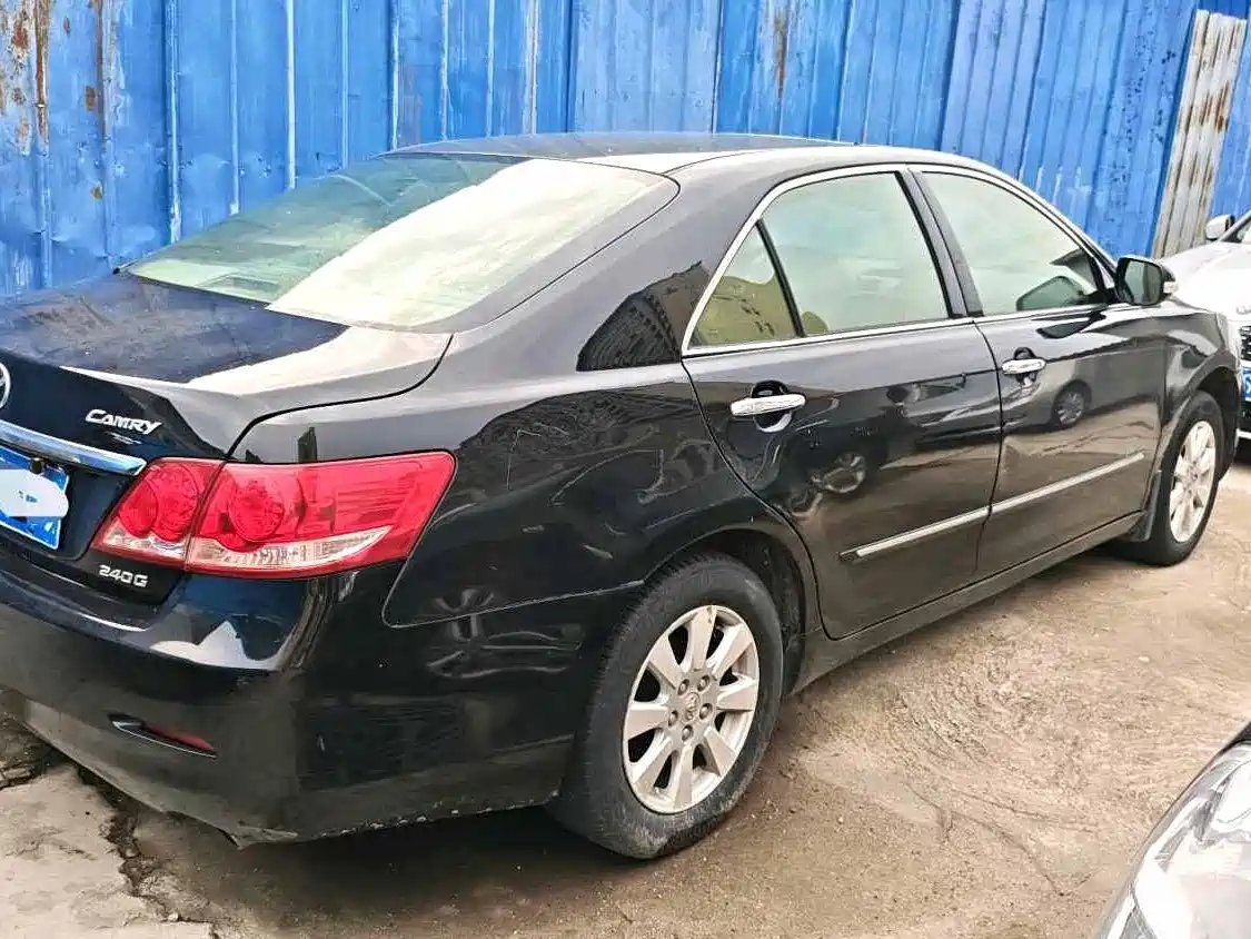 Фото 3 - Toyota Camry