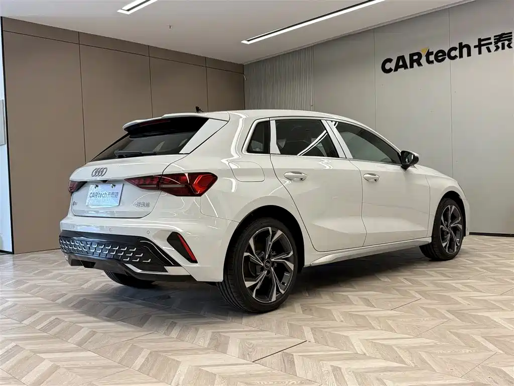 Audi A3 2025 Sportback 35TFSI Flying Premium фото 5
