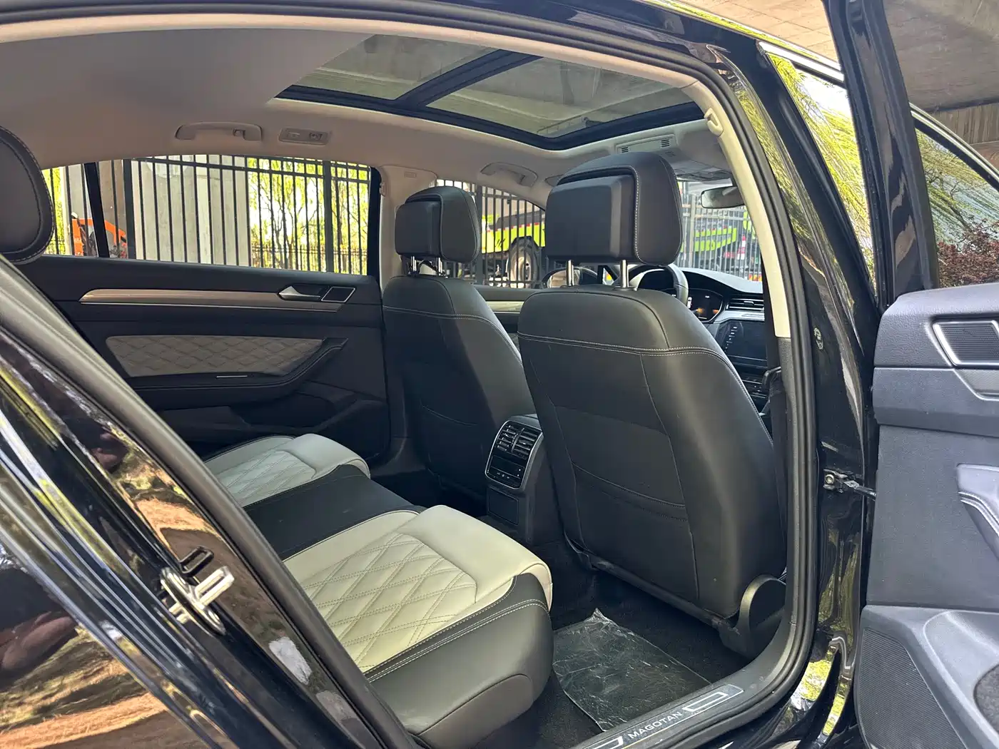Volkswagen Magotan 2023 2 Million Units Anniversary Edition 330TSI DSG Leading Type фото 16